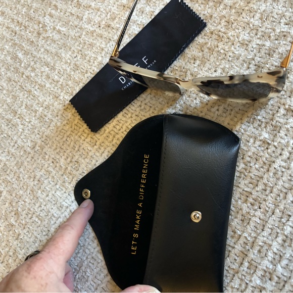DIFF Sunglasses - Picture 2 of 10